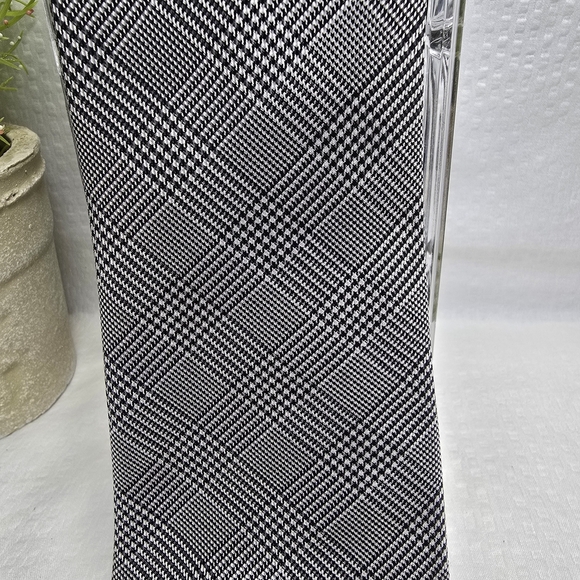 Comseta HoundstoothSophisticated Black and Gray Diagonal Pattern Tie - Picture 2 of 7